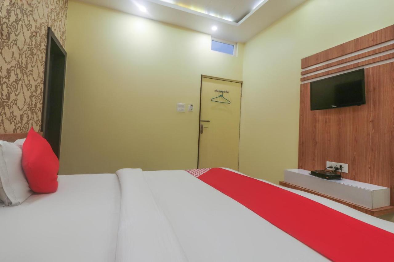 Oyo 60651 Hotel Arya Bénarès Extérieur photo