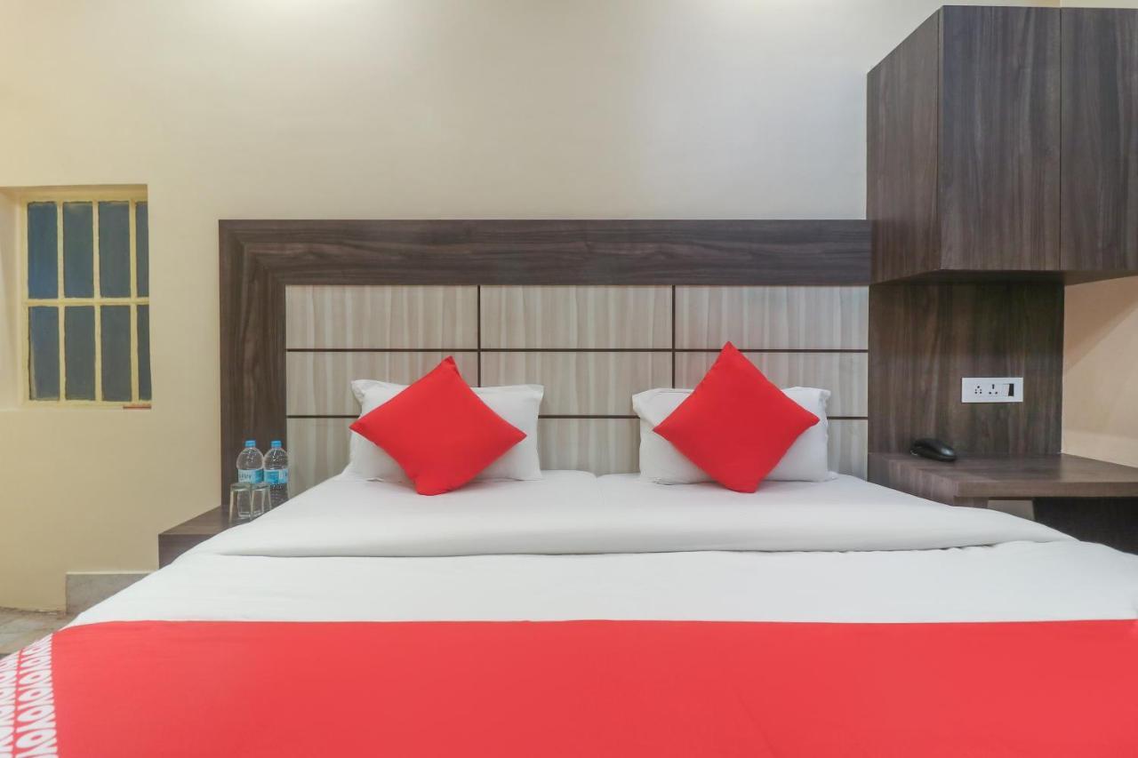 Oyo 60651 Hotel Arya Bénarès Extérieur photo