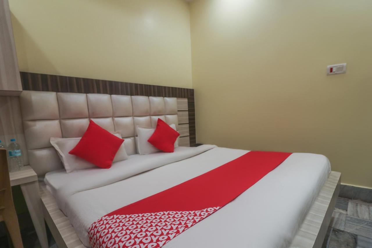 Oyo 60651 Hotel Arya Bénarès Extérieur photo