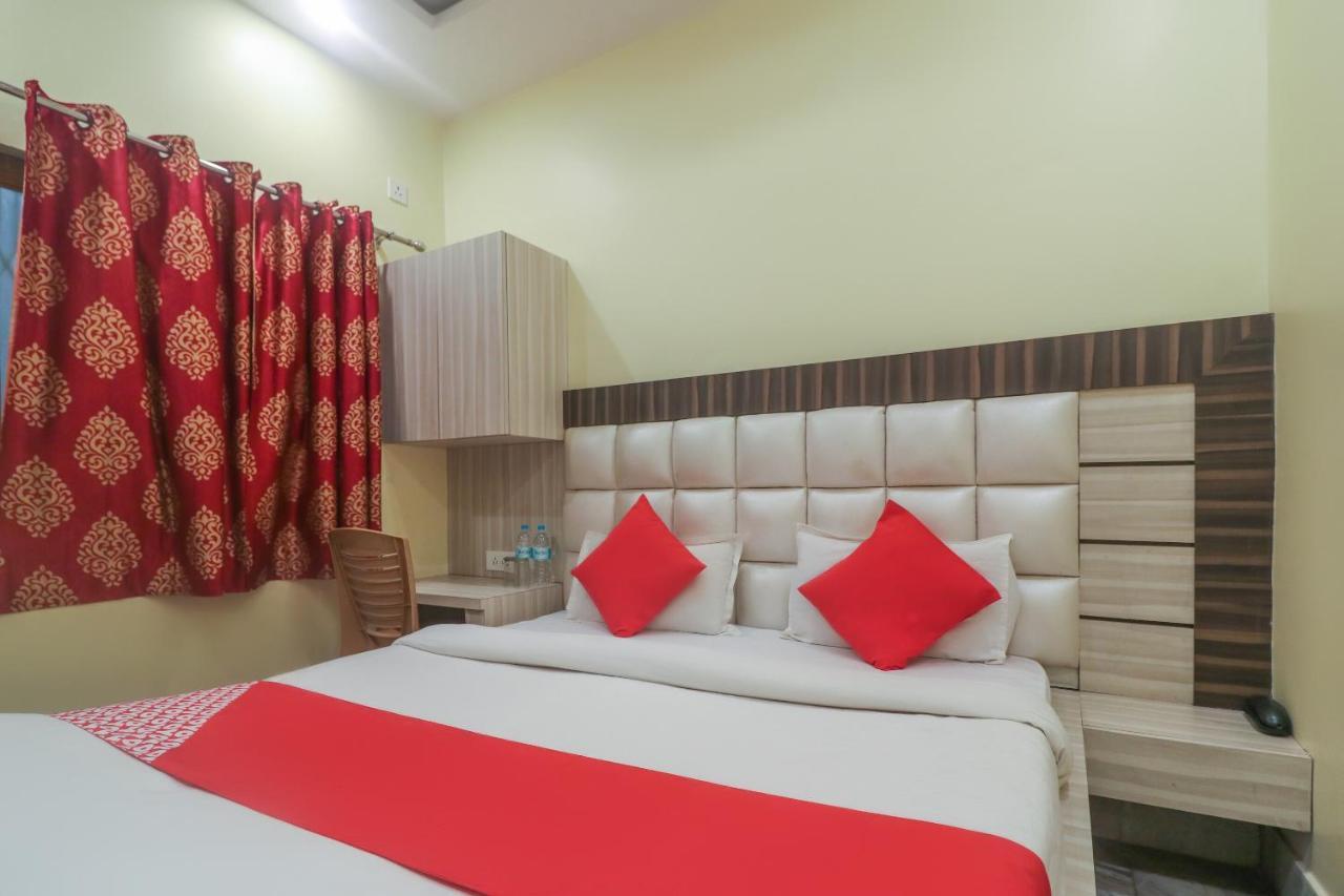 Oyo 60651 Hotel Arya Bénarès Extérieur photo