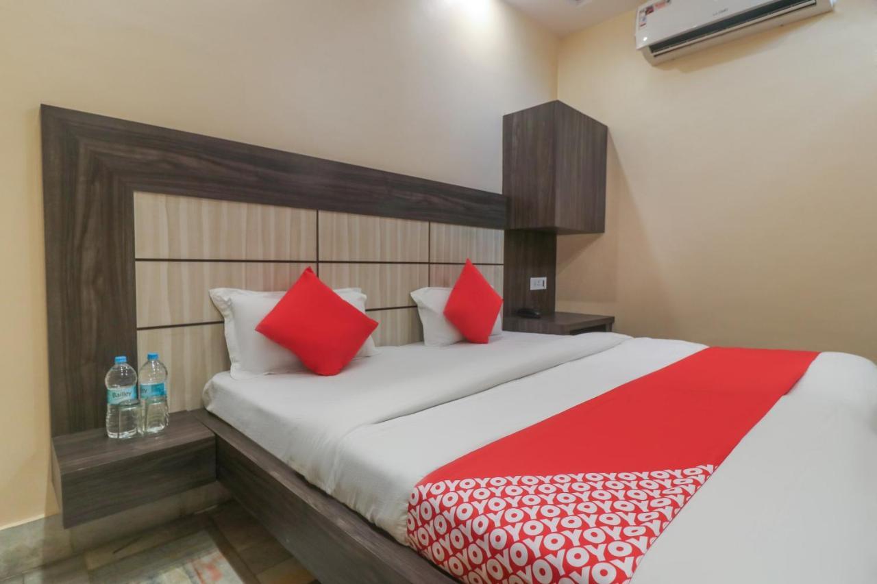 Oyo 60651 Hotel Arya Bénarès Extérieur photo