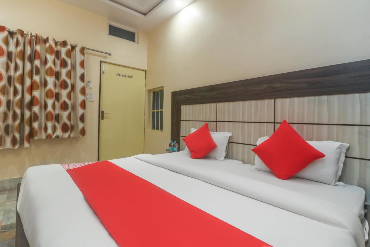 Oyo 60651 Hotel Arya Bénarès Extérieur photo