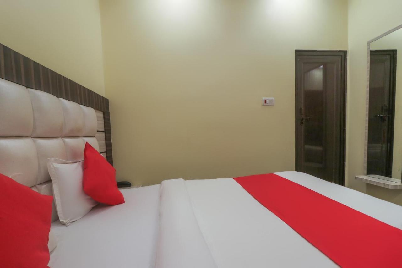 Oyo 60651 Hotel Arya Bénarès Extérieur photo